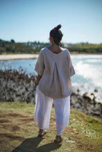 Load image into Gallery viewer, Celine Linen top w/back pleat