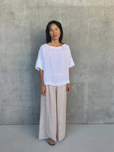 Load image into Gallery viewer, Celine Linen top w/back pleat