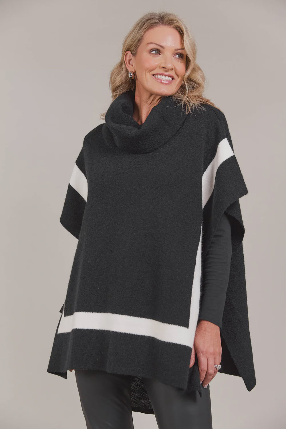 Avino Poncho Black