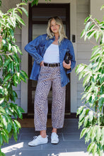 Load image into Gallery viewer, Tapered Barrel Jean Leopard
