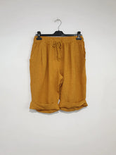 Load image into Gallery viewer, Frederic Bermuda Linen shorts
