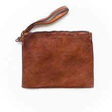 Load image into Gallery viewer, Flat Pouch Large Cognac
